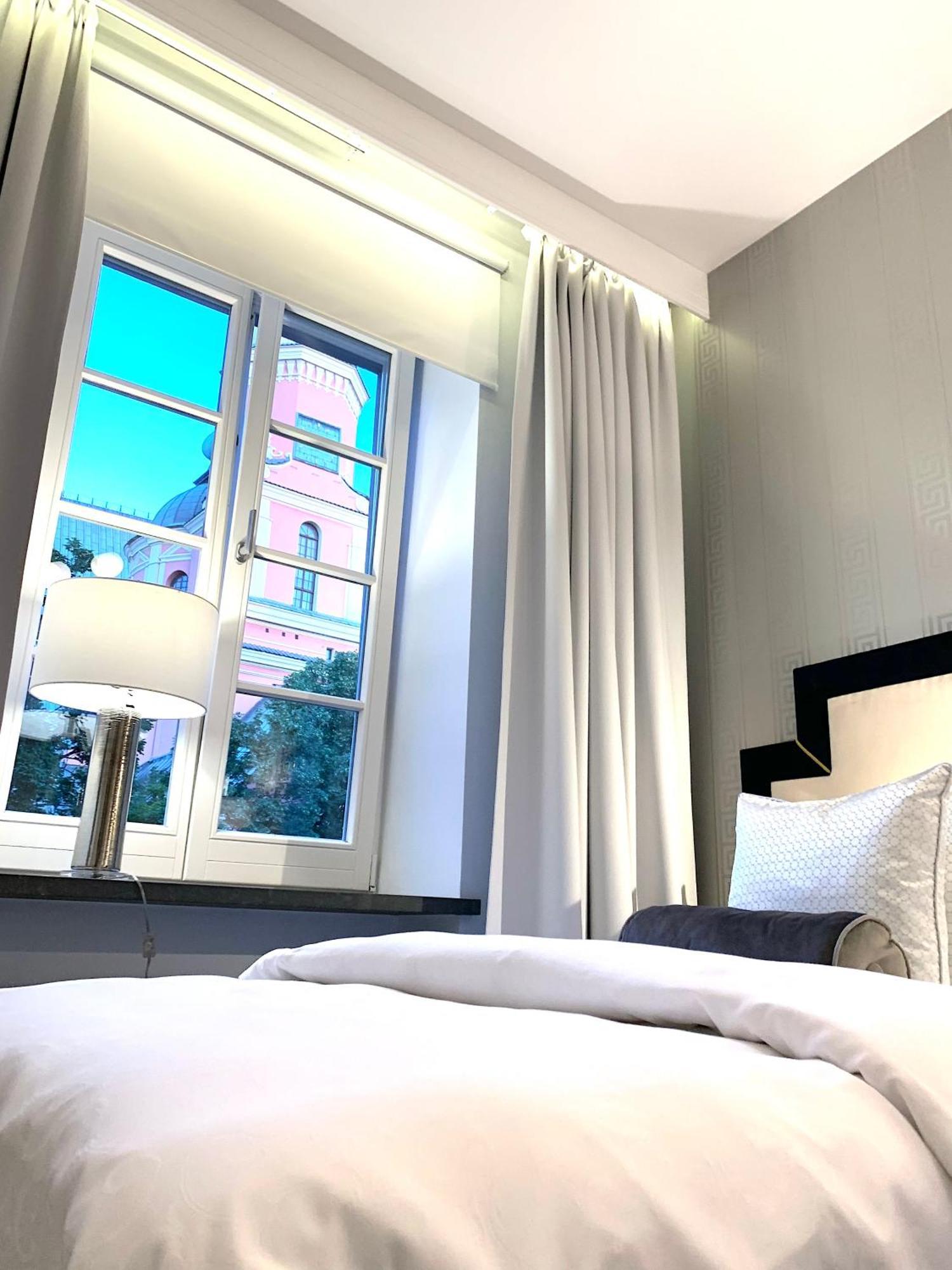 Hotel apartamentowy Mondrian Luxury & Old Town *