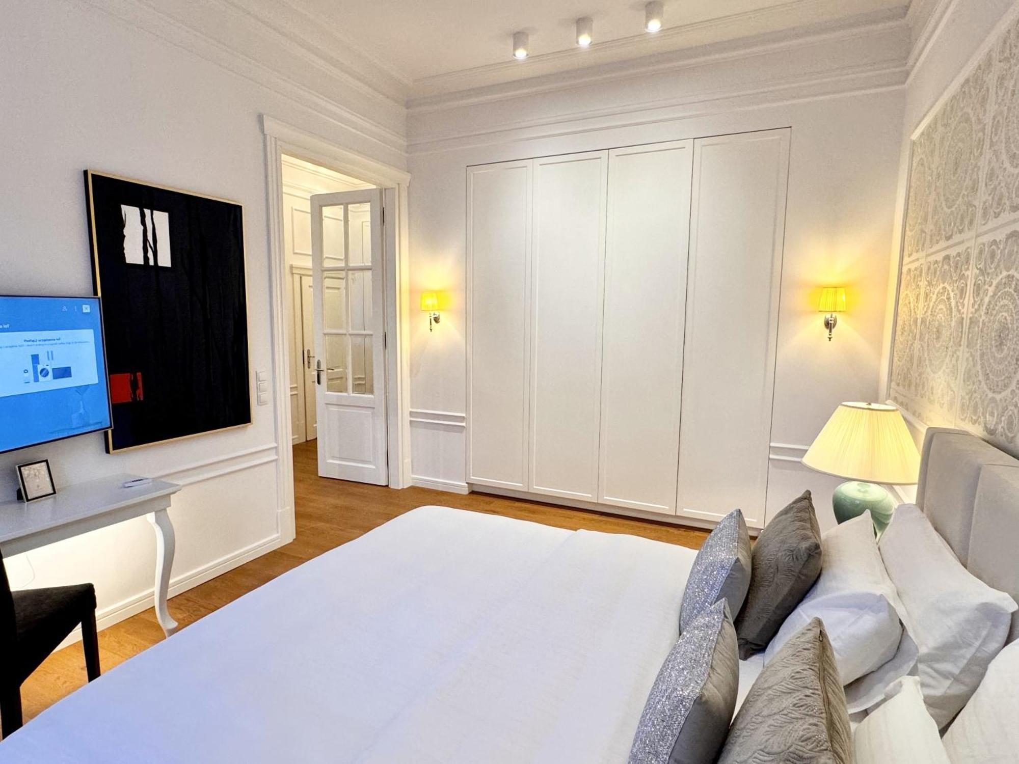 Hotel apartamentowy Mondrian Luxury & Old Town